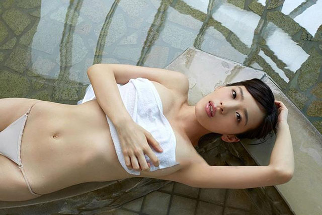 清水みさと（清水美里）性感写真：如温泉池水般清澈！ - 第2张